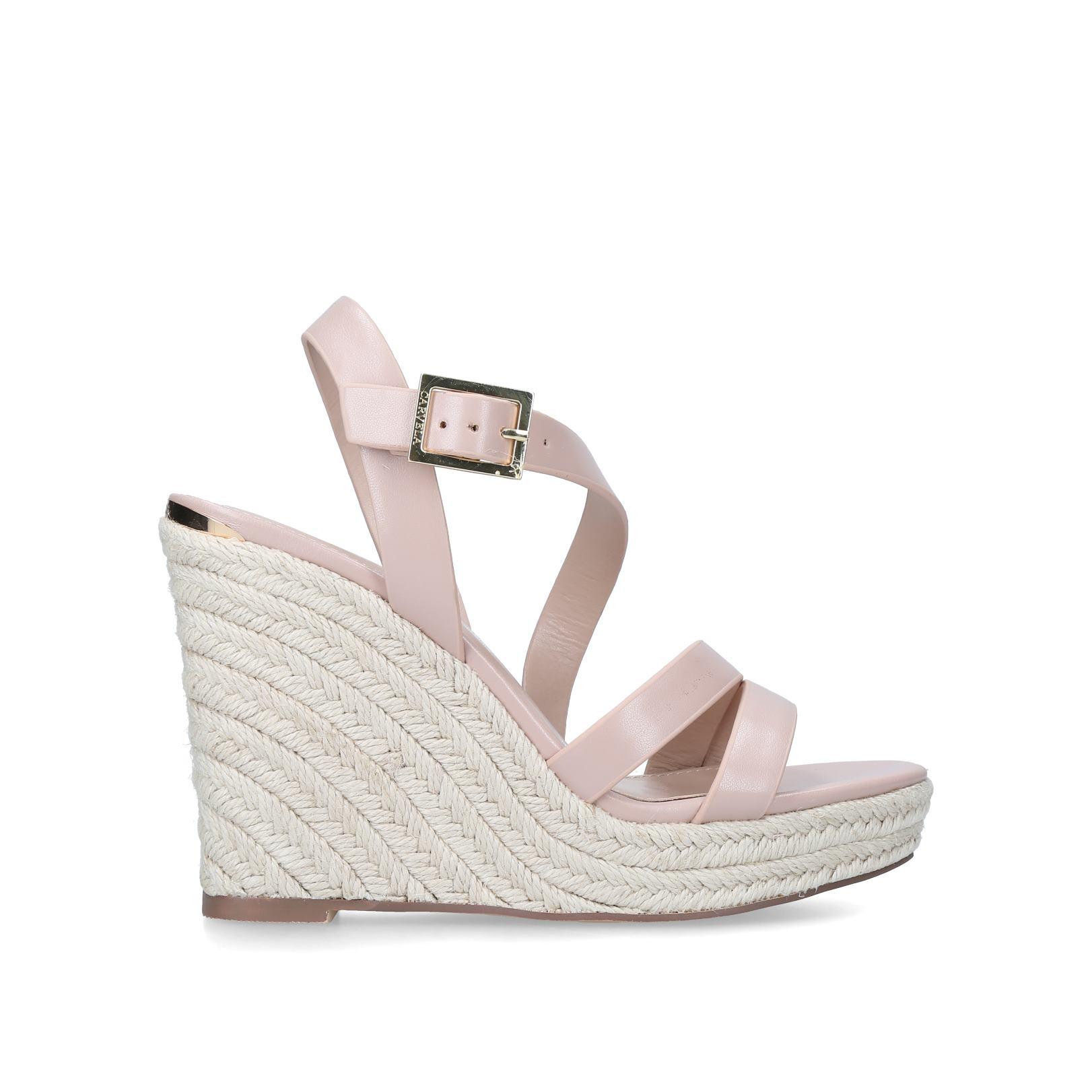 journee collection arkie wedge pump